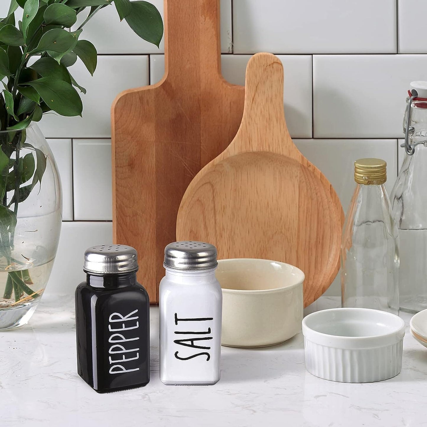 2-Pieces Set: Salt and Pepper Shakers Set