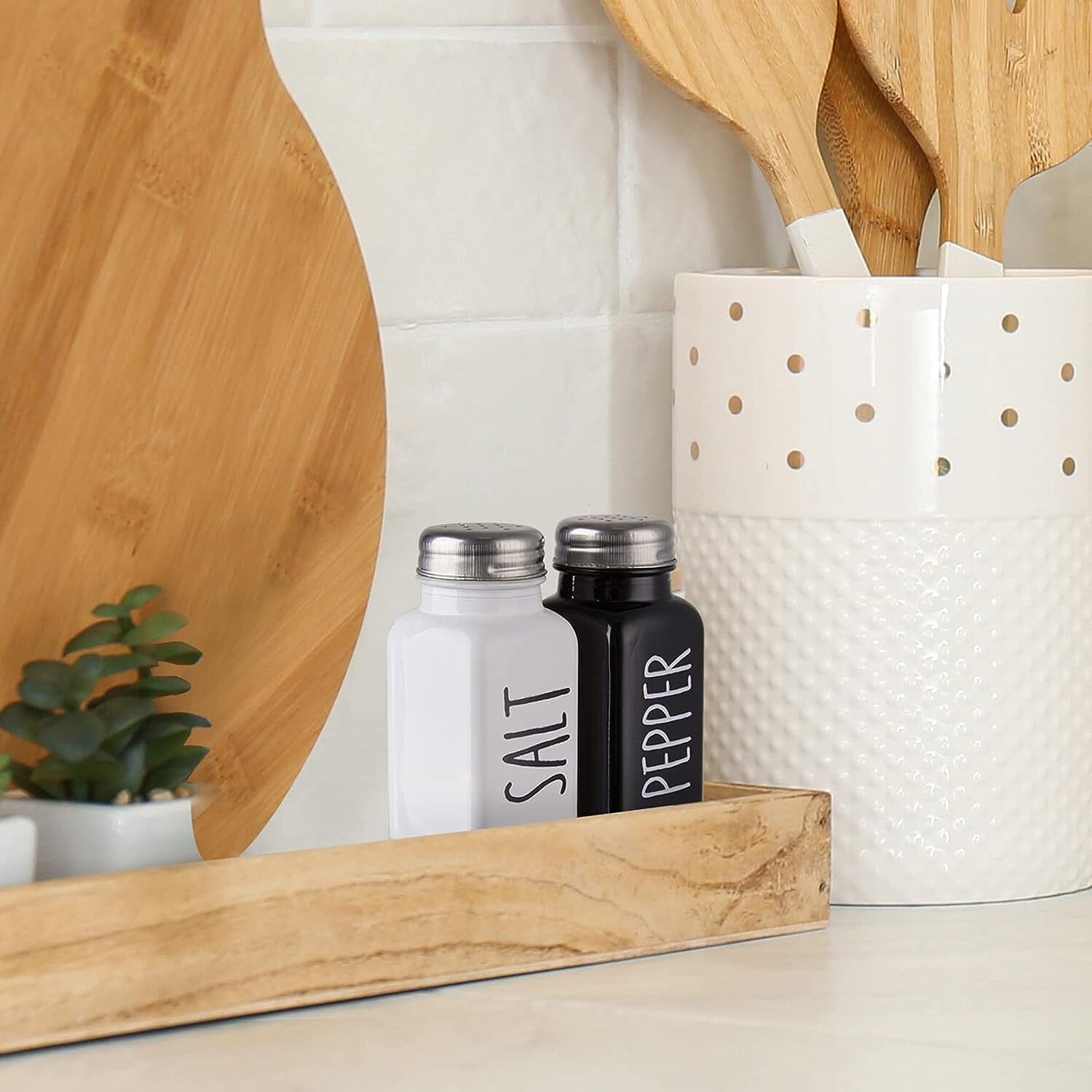 2-Pieces Set: Salt and Pepper Shakers Set
