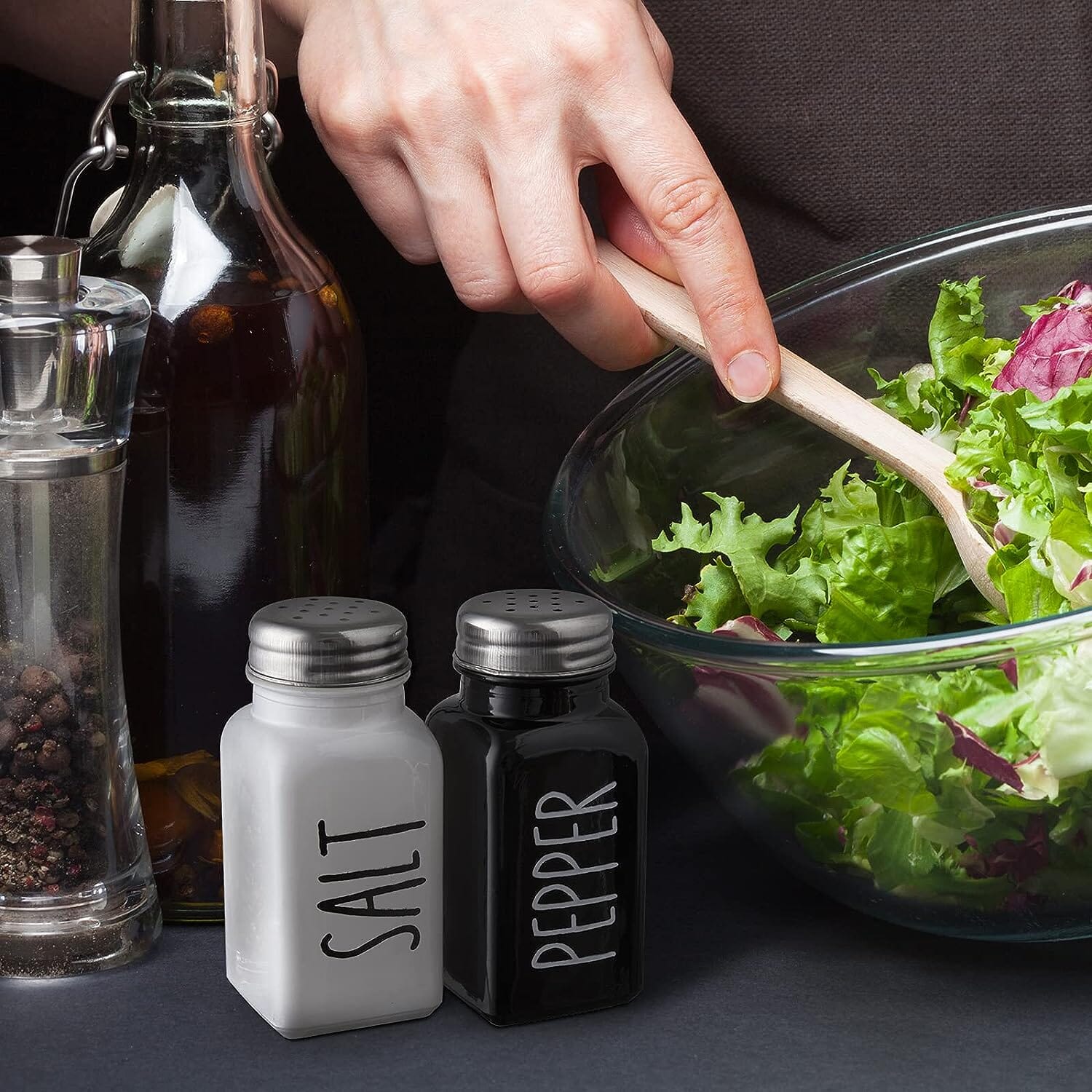 2-Pieces Set: Salt and Pepper Shakers Set